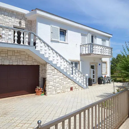 Apartment Rosa Vir