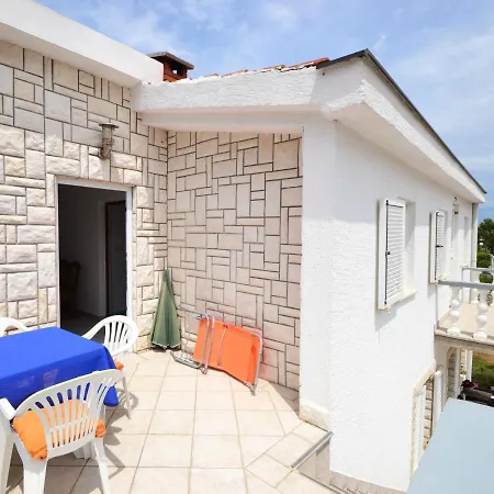 Rosa Apartment Vir