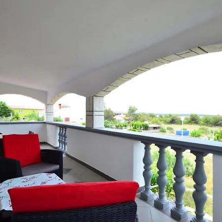 Apartment Rosa Vir
