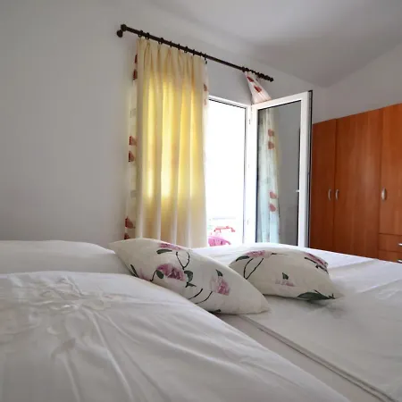 Rosa Apartment Vir